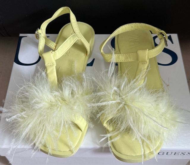 Sandalias niña Zara plumas talla 34