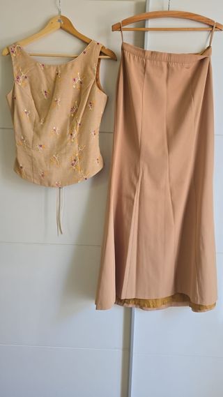 Conjunto falda y top beige