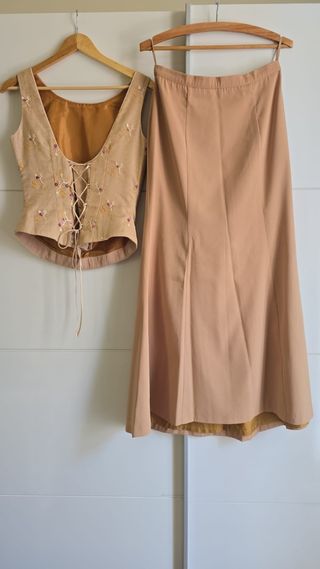 Conjunto falda y top beige