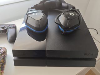PS4 (PlayStation 4) + accesorios