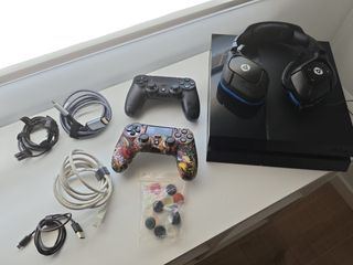 PS4 (PlayStation 4) + accesorios