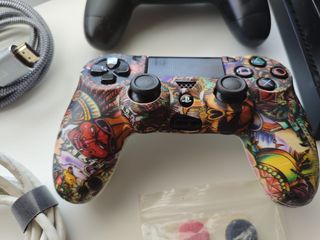 PS4 (PlayStation 4) + accesorios