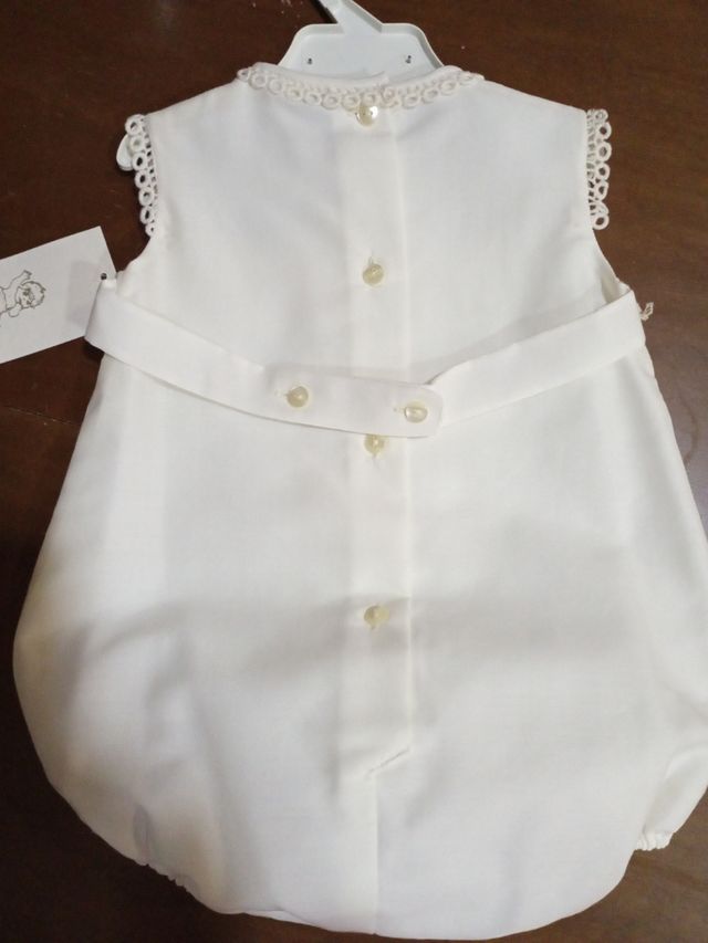 Pelele y capota bebé marca Dorez 12m crudo, nuevo