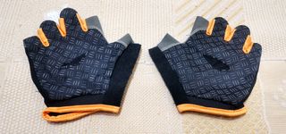 Guantes ciclismo - deportivos. Cortos.