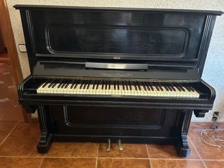 Piano vertical Charrier Prats & Cie antiguo