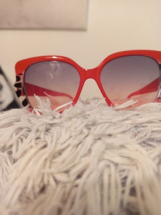 Gafas sol fucsias ..solo usadas una vez