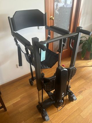 Se vende silla grúa eléctrica nueva.
