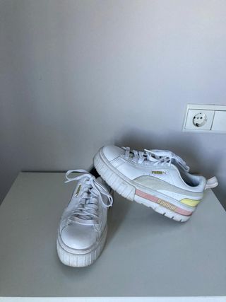 Zapatillas Puma blancas y rosas