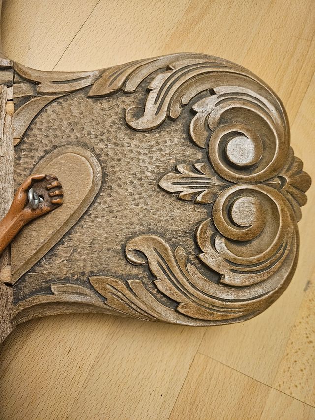 Crucifijo madera tallada antiguo. 85 cms x 55 cms