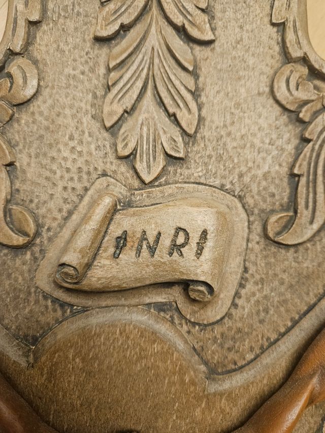Crucifijo madera tallada antiguo. 85 cms x 55 cms