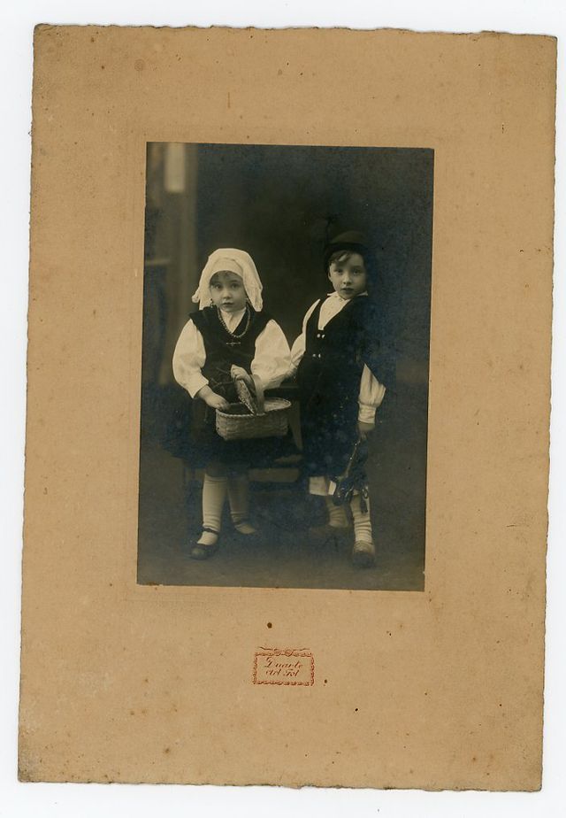Foto traje tradicional asturiano. Asturias. H.1920