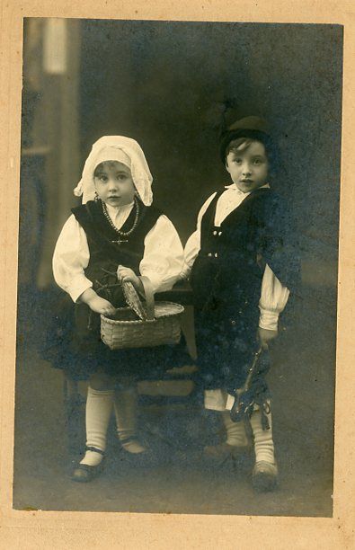 Foto traje tradicional asturiano. Asturias. H.1920