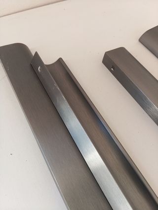 4 Tiradores pestaña aluminio 110cm