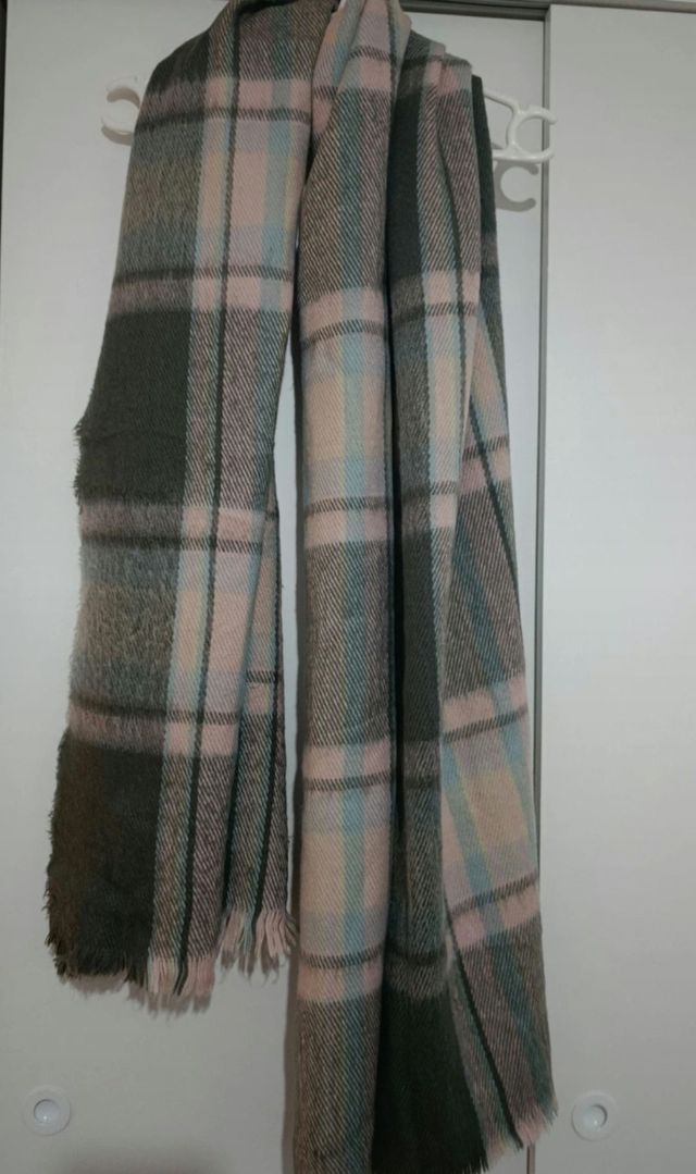 Bufanda cuadros gris-rosa