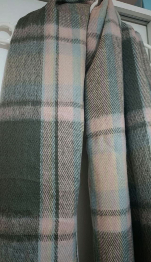 Bufanda cuadros gris-rosa