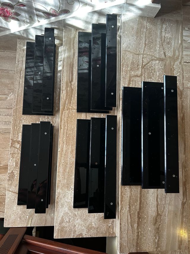 5 Estanterías Acrílicas Negras