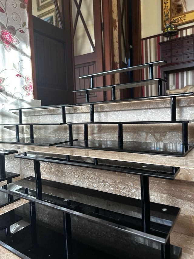 5 Estanterías Acrílicas Negras