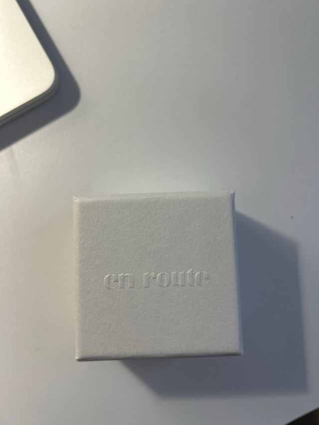 Anillo de flor dorado en route jewelry