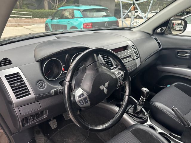 Mitsubishi Outlander 2012 220 DID Motion 2WD