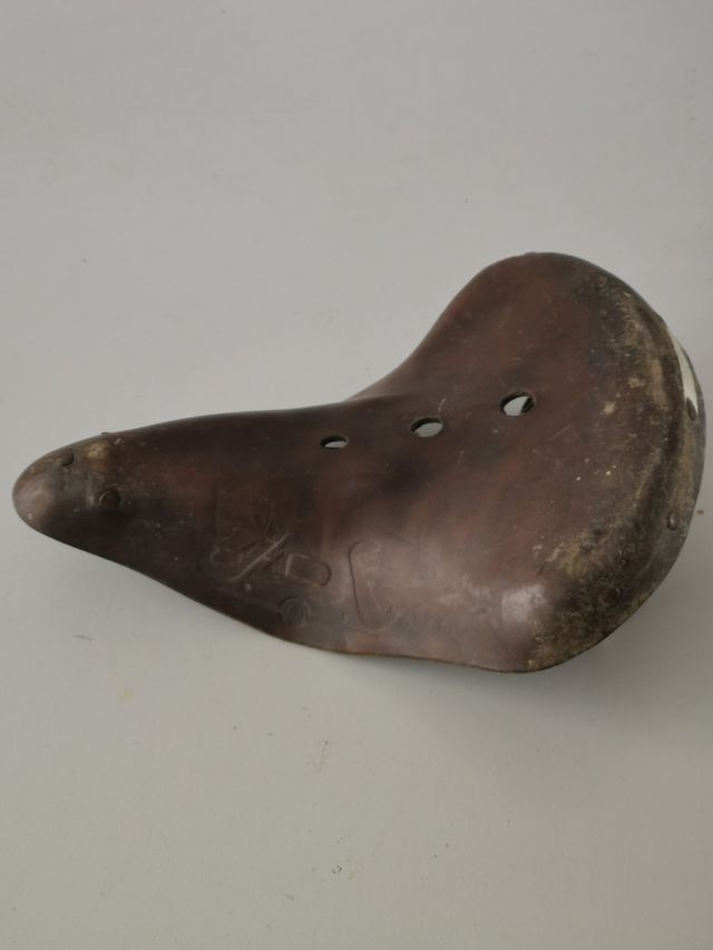 Sillín cuero antiguo