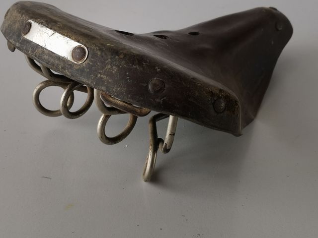 Sillín cuero antiguo