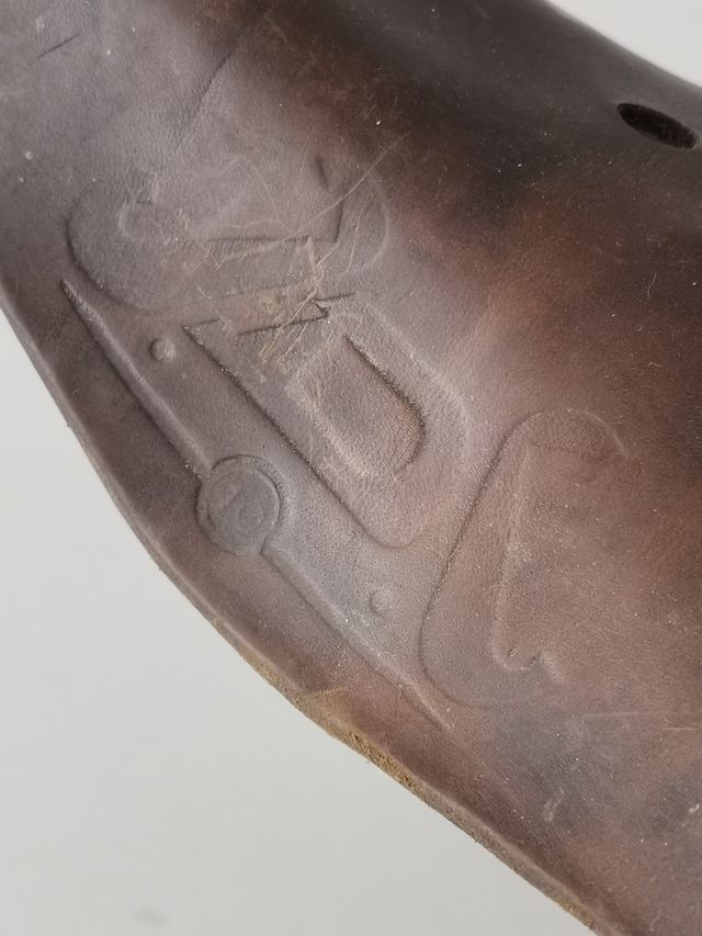 Sillín cuero antiguo