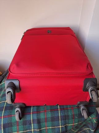 Maleta roja de viaje