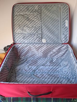 Maleta roja de viaje