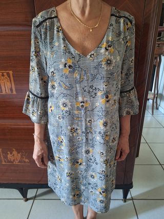 Vestito floreale blu e giallo