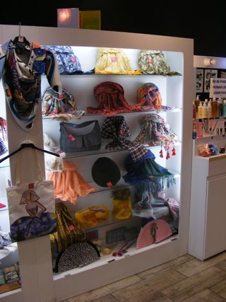 Mobiliario tienda de perfume y complementos