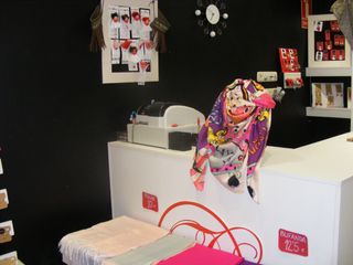Mobiliario tienda de perfume y complementos
