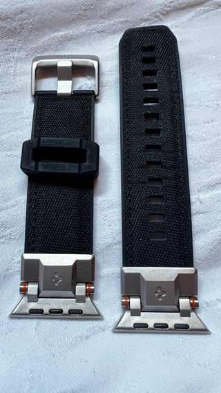Correa Spigen Apple Watch 49mm - Negra/Plata