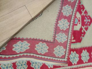 Alfombra  Beige y Roja
