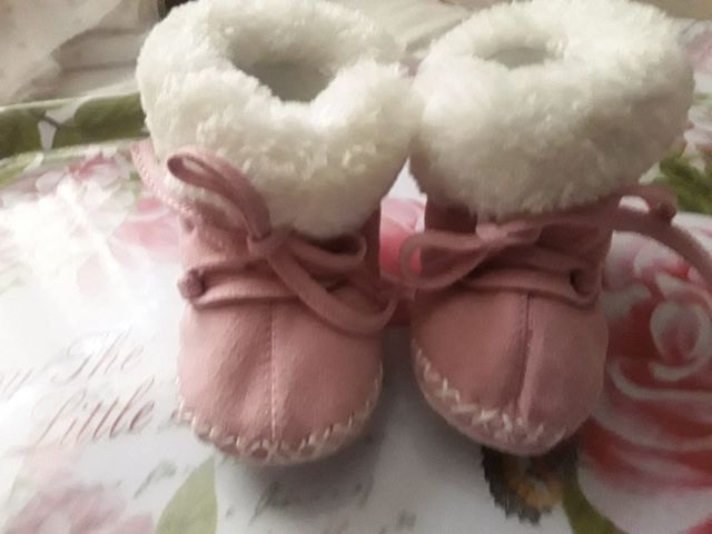 Botitas bebé rosa ante - talla 19,son muy pequeñas