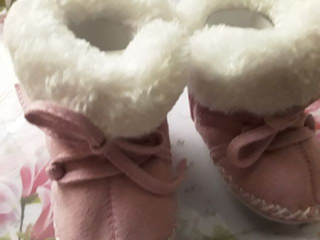 Botitas bebé rosa ante - talla 19,son muy pequeñas