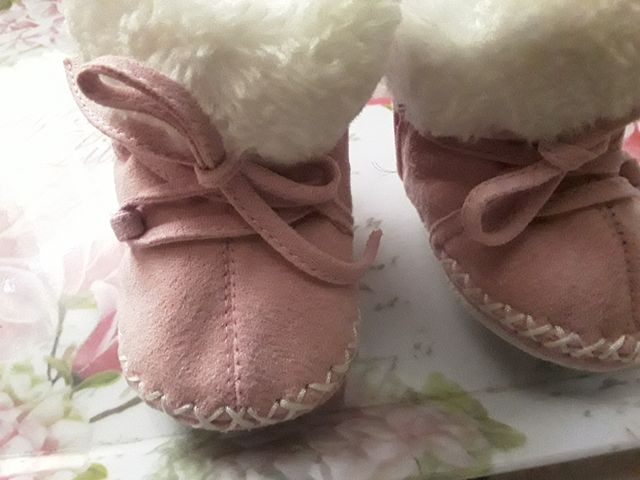 Botitas bebé rosa ante - talla 19,son muy pequeñas