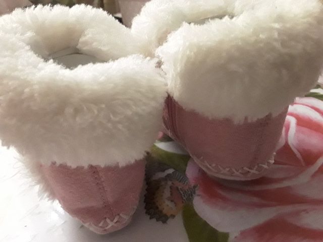 Botitas bebé rosa ante - talla 19,son muy pequeñas