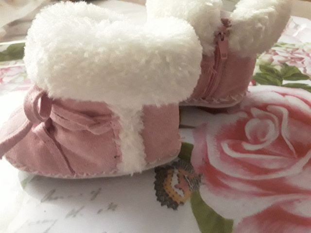 Botitas bebé rosa ante - talla 19,son muy pequeñas