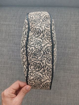 Bolsos de mano beige y negro