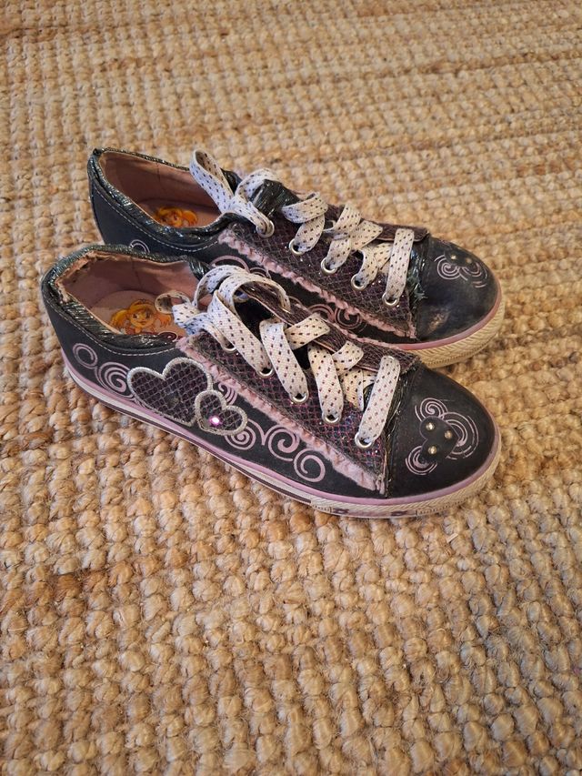 Lote de 6 pares de calzado niña.