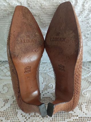 Zapato marrón estampado print. Talla: 36