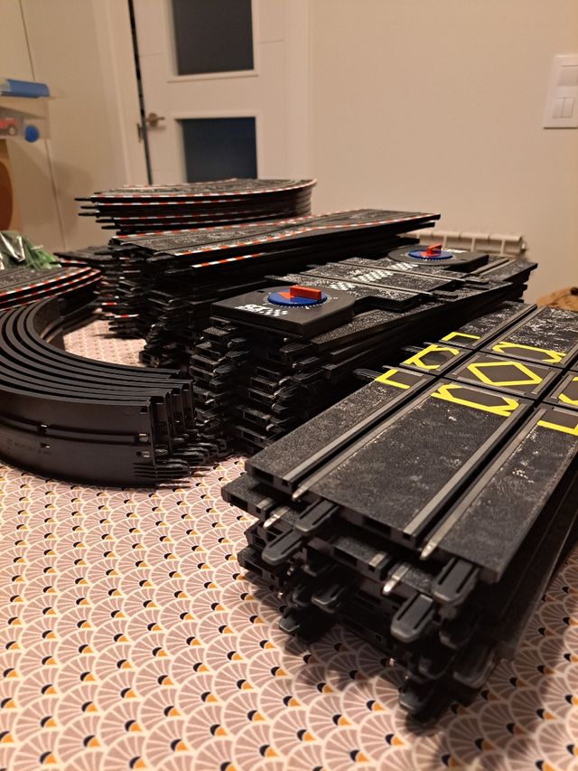 Scalextric Compact: Coches y circuito