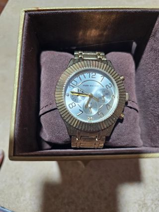 Reloj Mark Maddox dorado