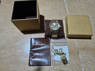 Reloj Mark Maddox dorado