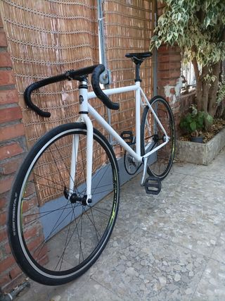 Fixie (pista/trucos)