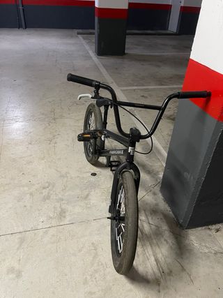 Bicicleta BMX negra Fabricbike