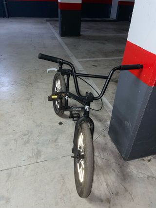 Bicicleta BMX negra Fabricbike