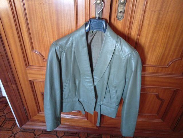 Cazadora cuero verde oliva 80s
