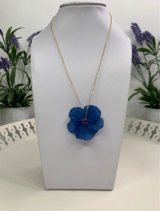 Collar flor azul dorado