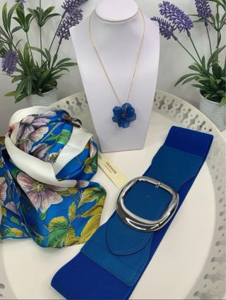 Collar flor azul dorado